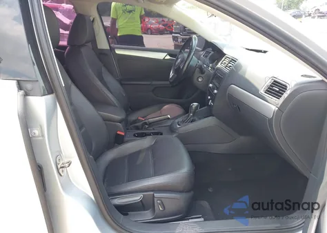 2013 Volkswagen Jetta 2.5L Se z USA, uszkodzony, nr VIN 3VWDP7AJ5DM358238